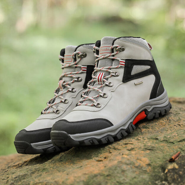 Outdoor non-slip men’s hiking boots durable design