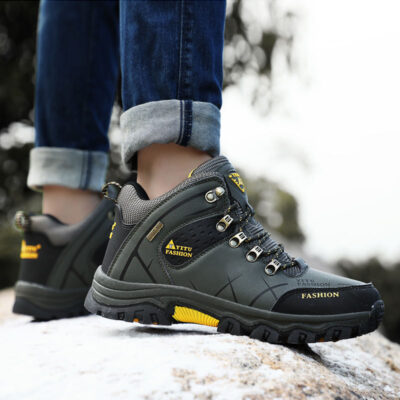 Breathable waterproof men’s hiking boots outdoor use