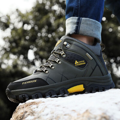 Breathable waterproof men’s hiking boots outdoor use