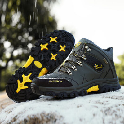 Breathable waterproof men’s hiking boots outdoor use