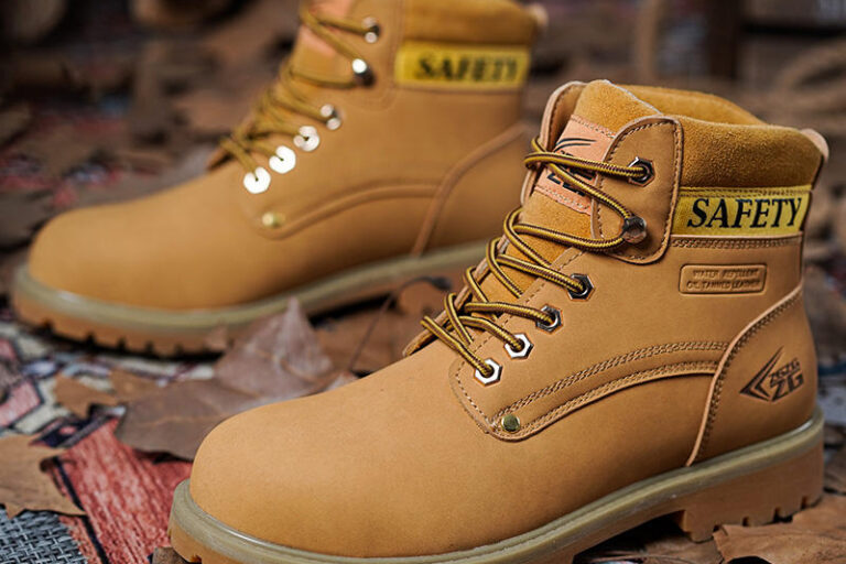 Bulk men’s safety work boots with rubber outsole