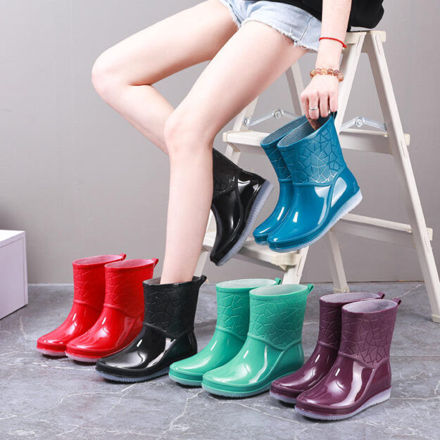 Fashionable women’s non-slip rain boots manufacturer